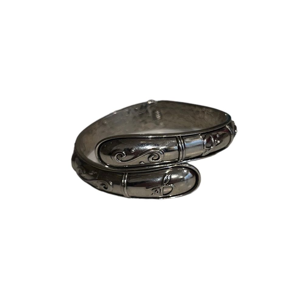 Fumi cuff bracelet hinged silver tone w/design